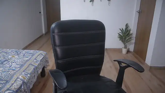 Suzie darling online show from April 13, 7:25 pm