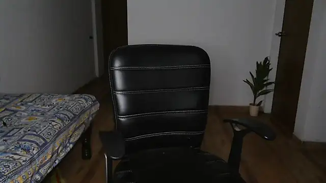 Suzie darling online show from January 17, 12:56 pm