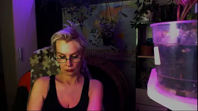 HelgaHimmell online show from May 4, 5:39 pm
