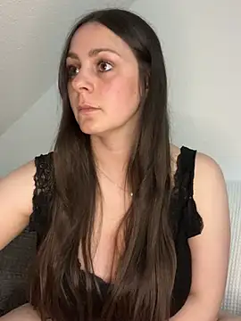 Loella-Rose online show from April 8, 9:50 pm