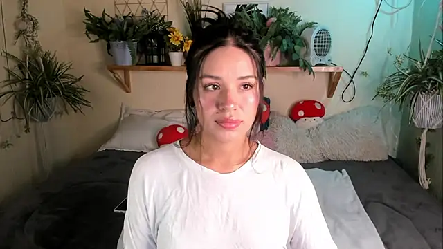 MiaaRose online show from March 3, 6:47 pm