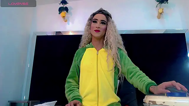 PriscilaRainbow online show from June 25, 3:57 pm