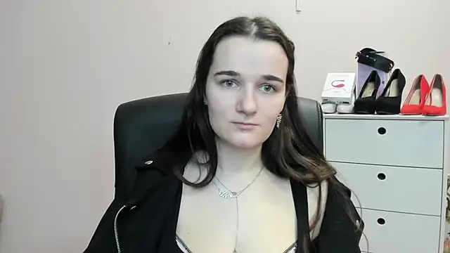 KateDelight online show from January 17, 8:00 am