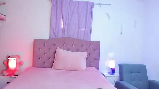 Latinabombsheell online show from January 18, 9:55 pm