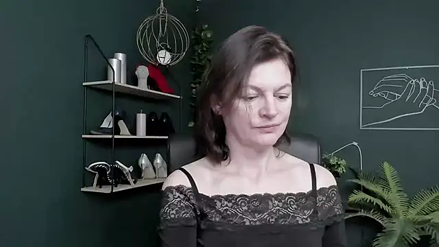 VivianWILD online show from April 15, 6:03 am