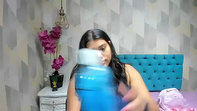 LindaBreeS online show from May 19, 2:35 pm