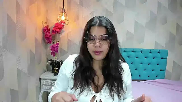 LindaBreeS online show from July 1, 1:43 pm