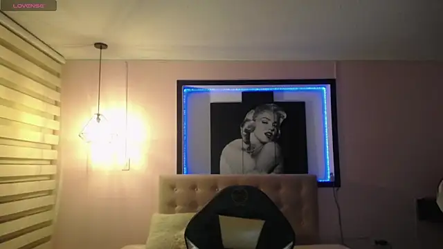 Andrea Ramos online show from December 15, 8:47 pm