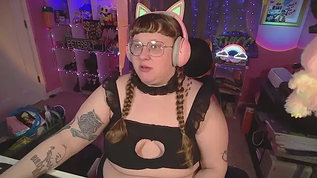 FatVeronica online show from February 6, 2:09 pm