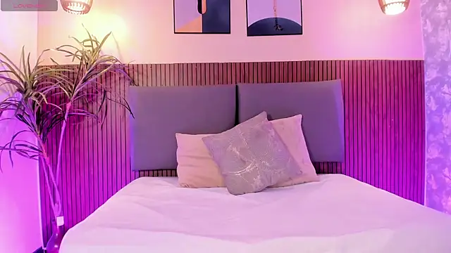 NicolleeEvanss online show from September 26, 12:47 pm