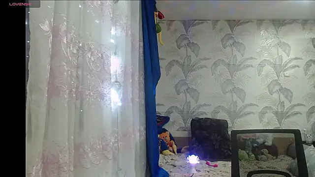 CamDiva113 online show from February 3, 2:44 pm