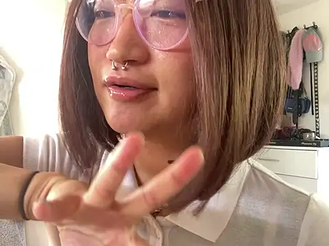 xxxYUKARIxxx online show from June 25, 10:30 am