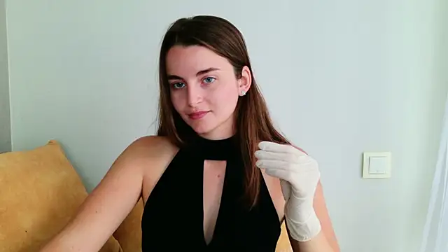 Miss Arwen online show from July 7, 10:30 am
