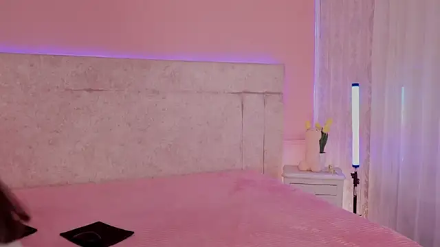 VeronicaMartiin online show from April 3, 7:12 pm