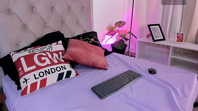 LindaRey  online show from September 13, 5:15 am