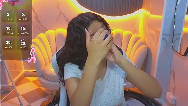 victoria castillo b online show from November 7, 8:25 pm