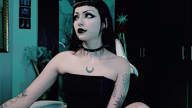 Madison Jackson online show from December 13, 10:05 pm