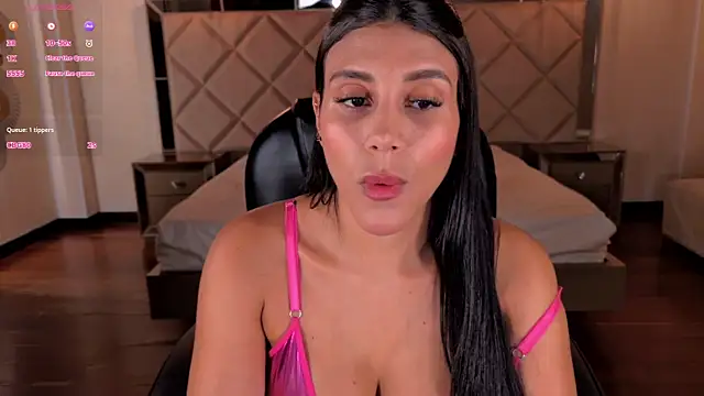 CharlotteCox  online show from June 5, 3:32 am