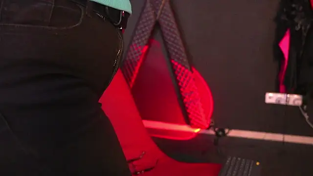 CelineConner online show from March 9, 5:10 am