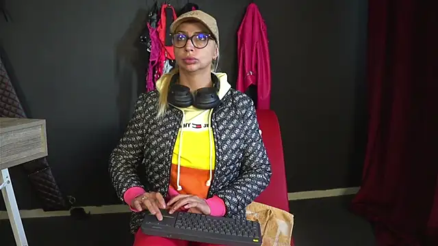 CelineConner online show from September 16, 4:42 am