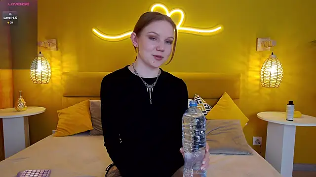 lessysweety online show from September 15, 3:26 am