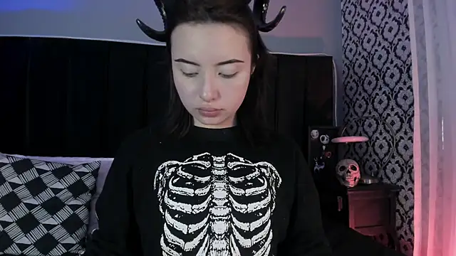 Adeelinee online show from March 31, 7:58 pm