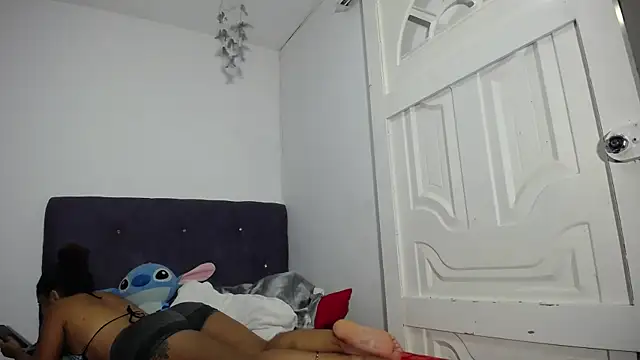 Squirter pussybomb online show from April 22, 6:32 am