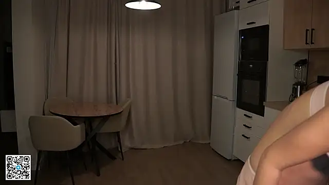 CarmenMoore26 online show from April 13, 9:15 pm