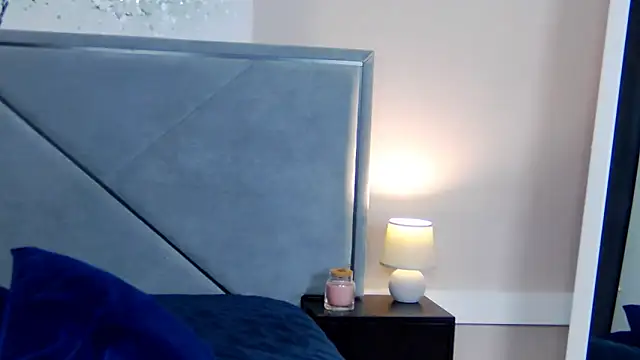 NicoleRosss online show from October 19, 1:35 pm