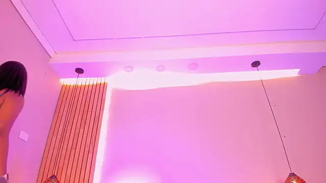 EmilyHaan online show from November 7, 8:25 pm