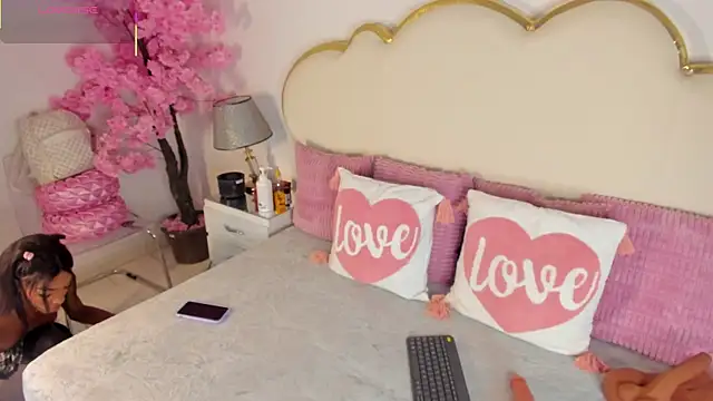 CahitlinBell online show from November 26, 5:52 am