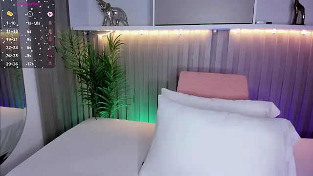 dahianthompson online show from February 17, 8:52 pm