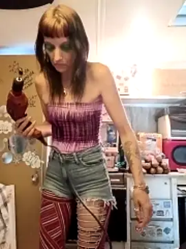 whitetrashdirtyslut online show from May 5, 7:06 pm