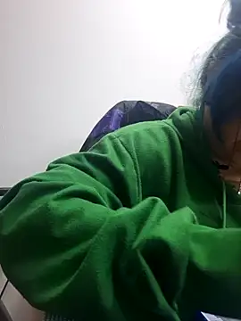 lucky-leah online show from March 12, 5:32 am