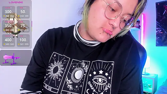 lucky-leah online show from October 12, 5:21 am