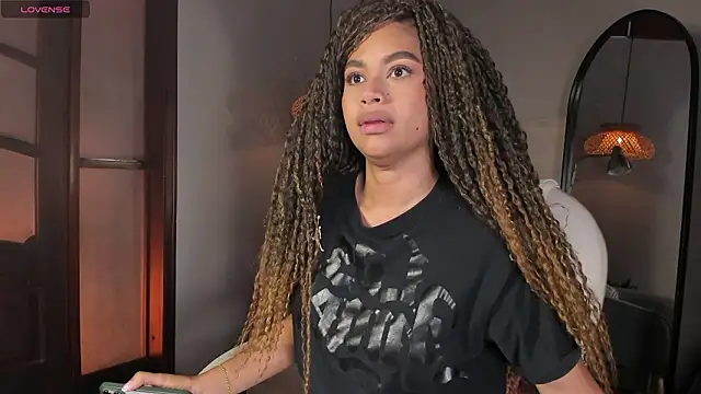 nayah   online show from March 17, 8:35 pm