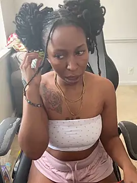 LeyaHoneybuns online show from April 14, 3:34 pm