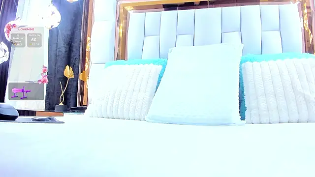 RileySweett online show from February 21, 11:55 am