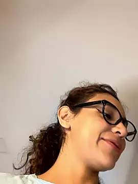 uniquerossie online show from January 17, 8:00 am