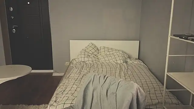 mollymila online show from July 18, 5:15 pm