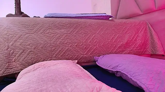 arl chloee online show from September 9, 3:06 am