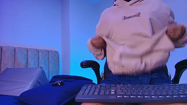 arl chloee online show from February 9, 3:09 am