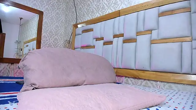 arl chloee online show from November 15, 3:07 am