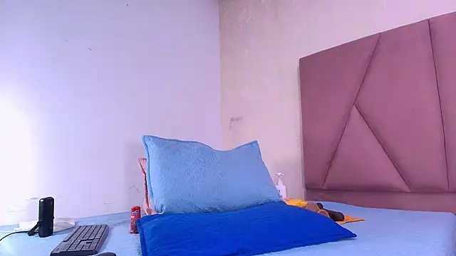 arl chloee online show from September 13, 3:36 am