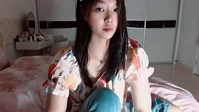 -Lucky Girl online show from March 29, 1:10 pm