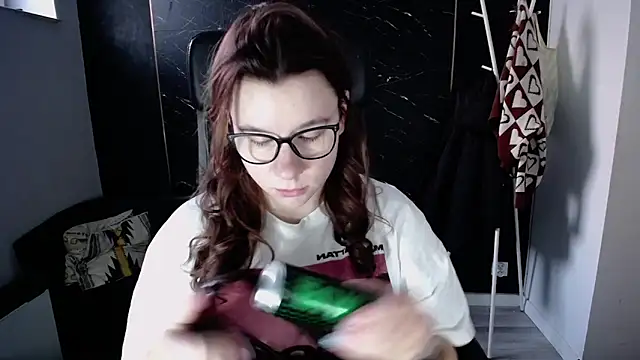 littleviki7 online show from October 3, 5:45 am