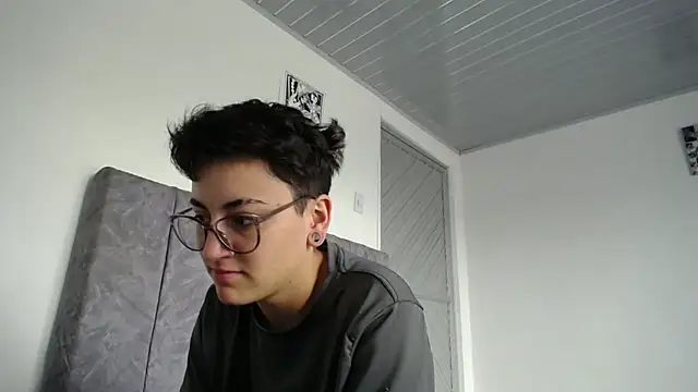 linda 33 online show from April 9, 4:23 pm