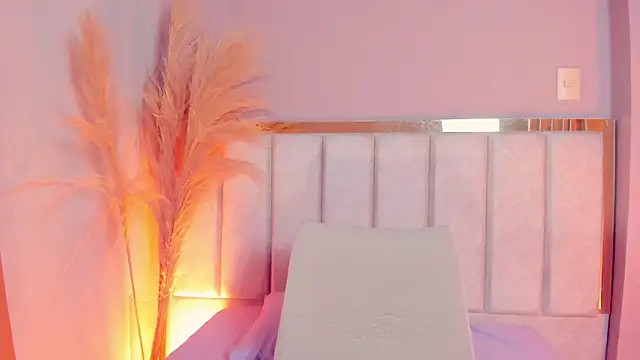Emilywatsonn online show from July 18, 12:36 am