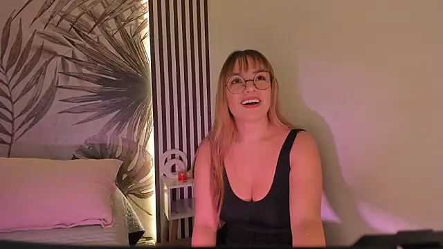 Samaantha-White online show from February 11, 11:55 am