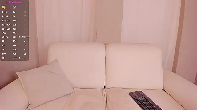 lexiethompson  online show from March 30, 12:38 pm